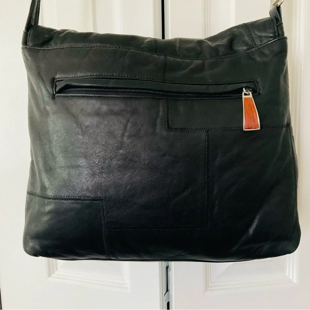 VTG SHARIF BLK Soft Buttery Leather Crossbody Book/PurseMetal&Rosewood Accents